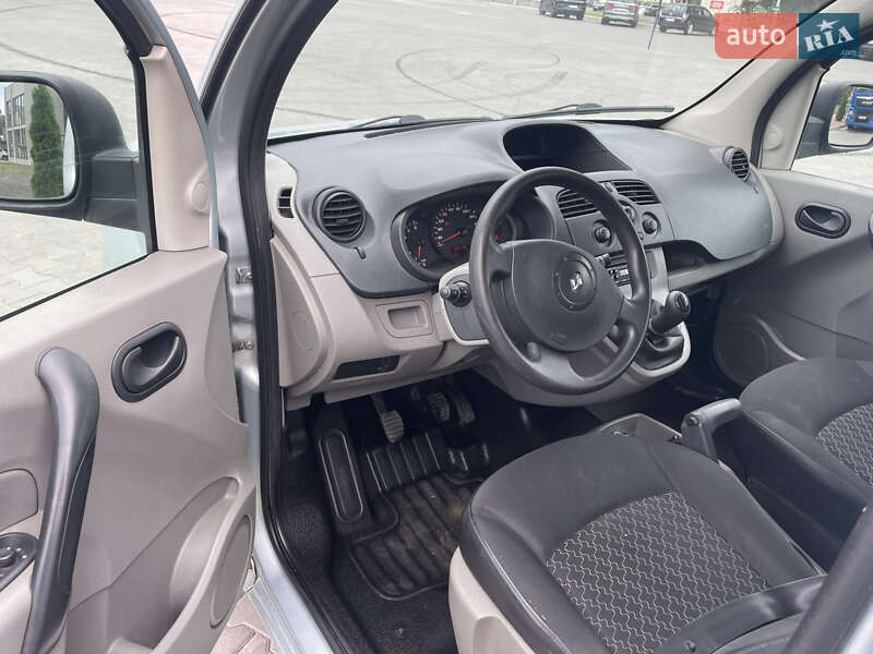 Минивэн Renault Kangoo 2010 в Луцке