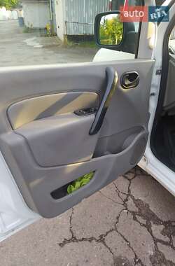 Грузопассажирский фургон Renault Kangoo 2010 в 
