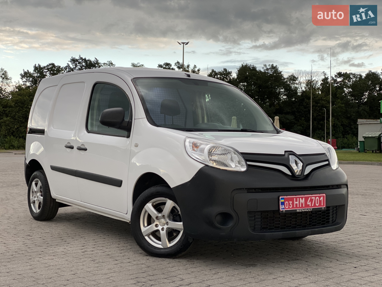 Renault Kangoo 1.5 DCI 95к.с 70kw euro 6
Механічна КПП-6 ступка! Свіжопригнаний з Швеція,розмитнений та сертифікований! В хорошому,збереженому  стані,технічно та візуально! Рідний, підтверджений пробіг, сервісна книжка! Не фарбований,перевірено товщиноміром!Салон,кузов, грузовий відсік в чудовому стані! Чистий 2019,модельний 2020рік!
Особливості комплектації:
• Webasto 
• Мультикермо 
• Кондиціонер 
• Підігрів сидінь/дзеркал 
• Електро дзеркала 
• Eco старт-стоп 
• Асистент контролю дистанції 
• Асистент рушання на підйомі 
• Bluetooth USB AUX 
• Гарна літня гума GoodYear 2023рік
• Два ключа, та інше… 
Все справне та працює на ВІДМІННО! 
Кого цікавить телефонуйте! 