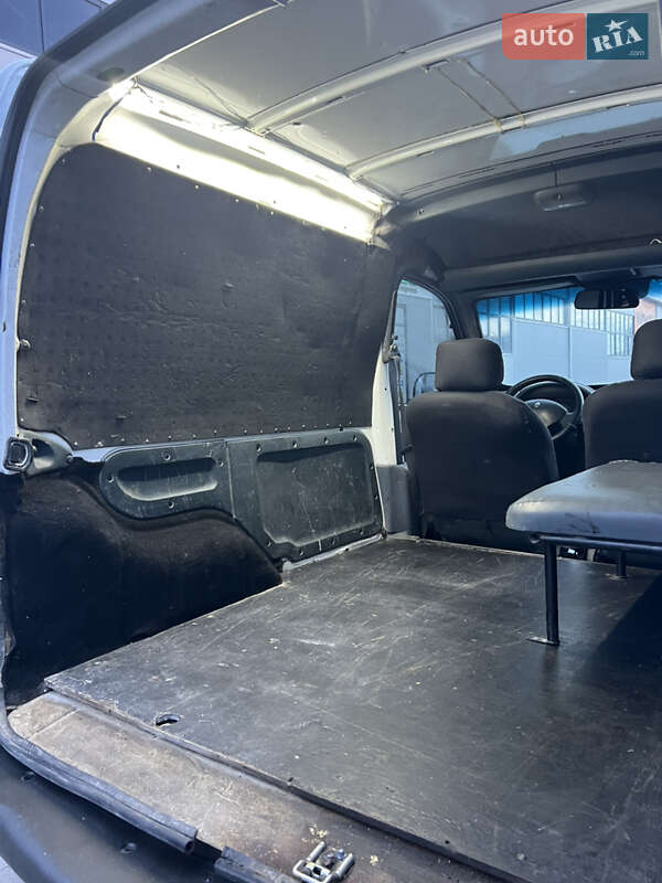 Грузовой фургон Renault Kangoo 2000 в Нововолынске