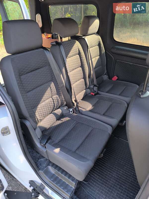 Вантажопасажирський фургон Renault Kangoo 2016 в Дніпрі