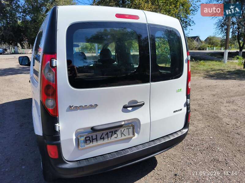 Мінівен Renault Kangoo 2011 в Сараті фото 10 Мінівен Renault Kangoo 2011 в Сараті
