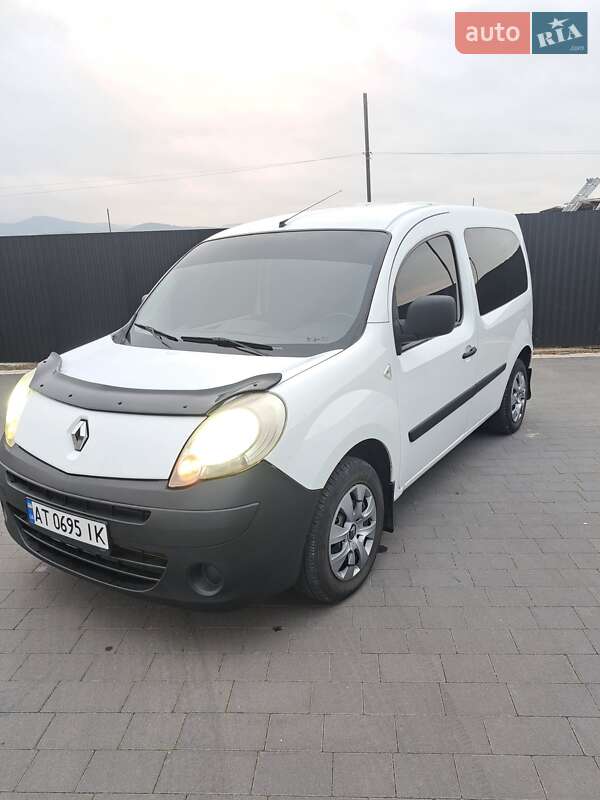 Минивэн Renault Kangoo 2009 в Перегинском