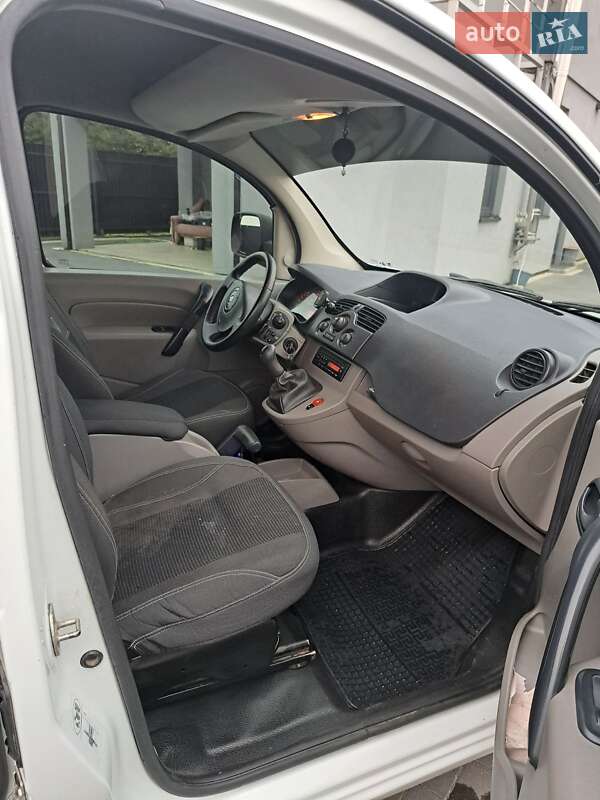 Минивэн Renault Kangoo 2009 в Перегинском