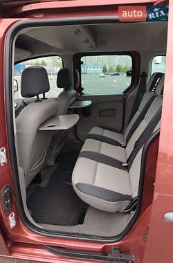 Минивэн Renault Kangoo 2010 в 