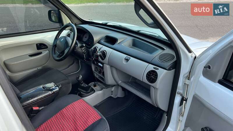 Минивэн Renault Kangoo 2004 в Десне