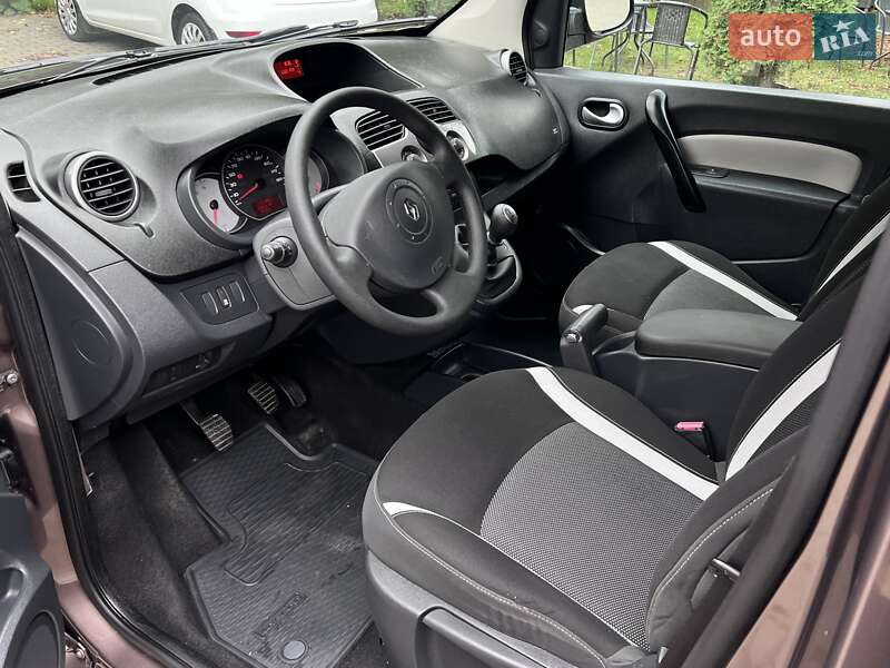 Мінівен Renault Kangoo 2013 в Чернівцях