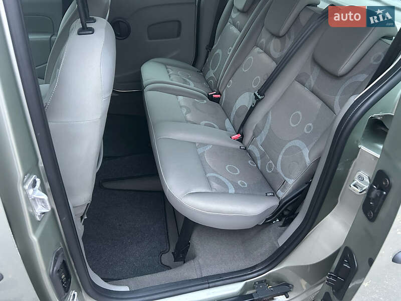 Минивэн Renault Kangoo 2011 в Виннице