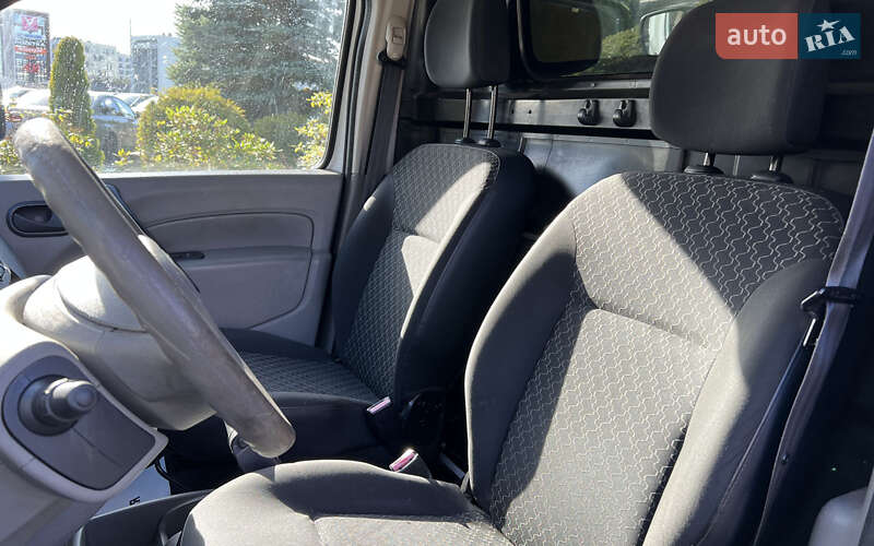 Вантажний фургон Renault Kangoo 2013 в Львові