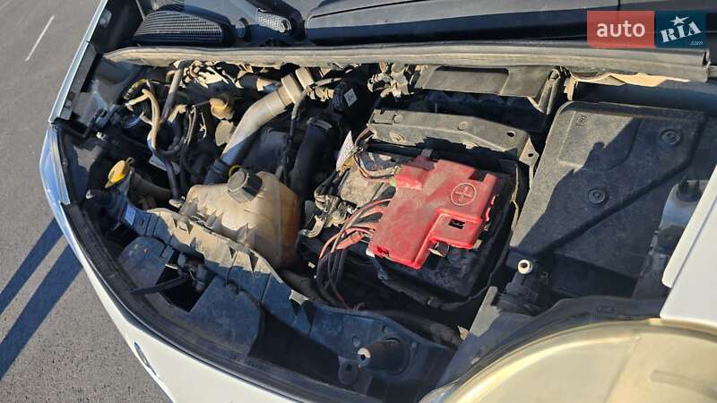 Вантажопасажирський фургон Renault Kangoo 2011 в Львові