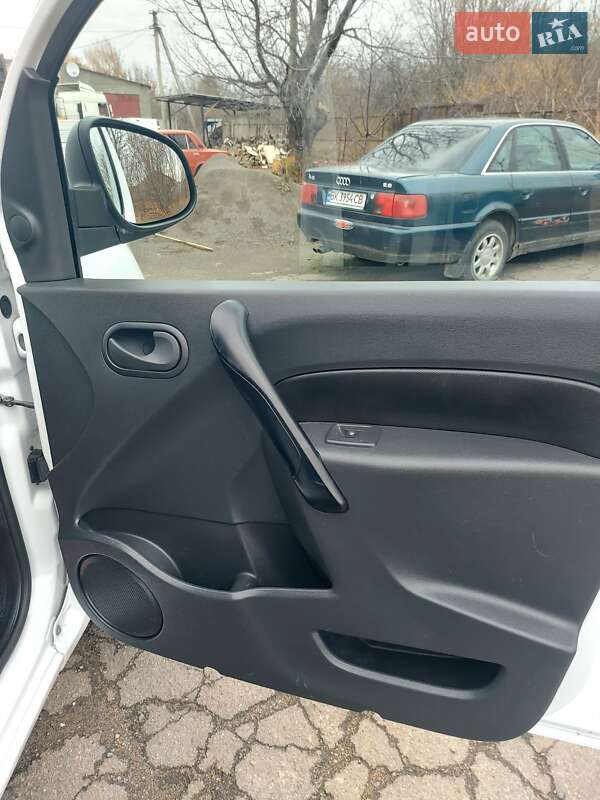 Грузовой фургон Renault Kangoo 2020 в Млинове фото 41 Грузовой фургон Renault Kangoo 2020 в Млинове