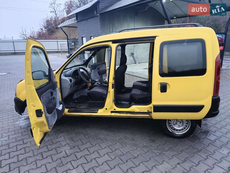 Минивэн Renault Kangoo 2002 в Косове