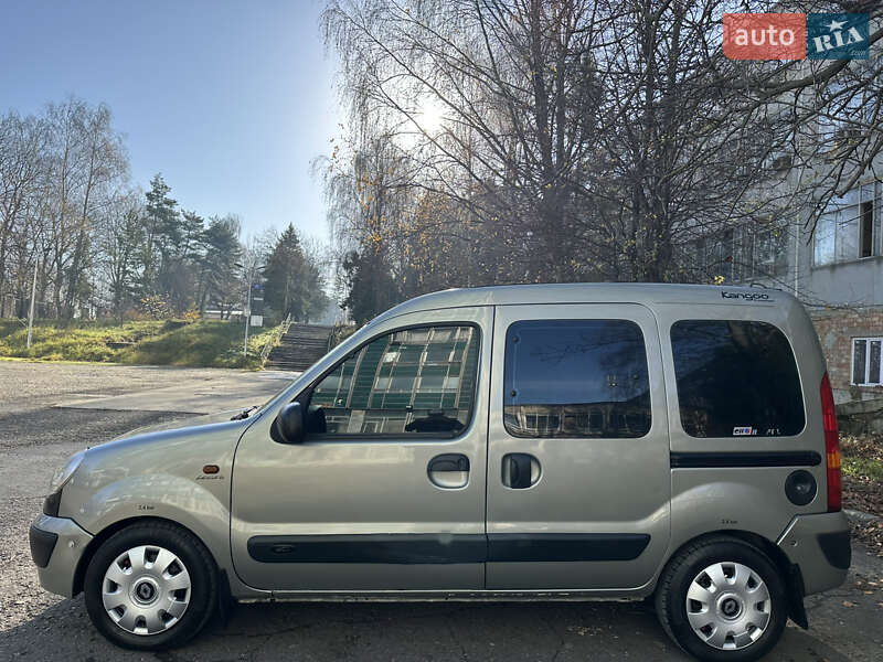 Мінівен Renault Kangoo 2004 в Чернівцях