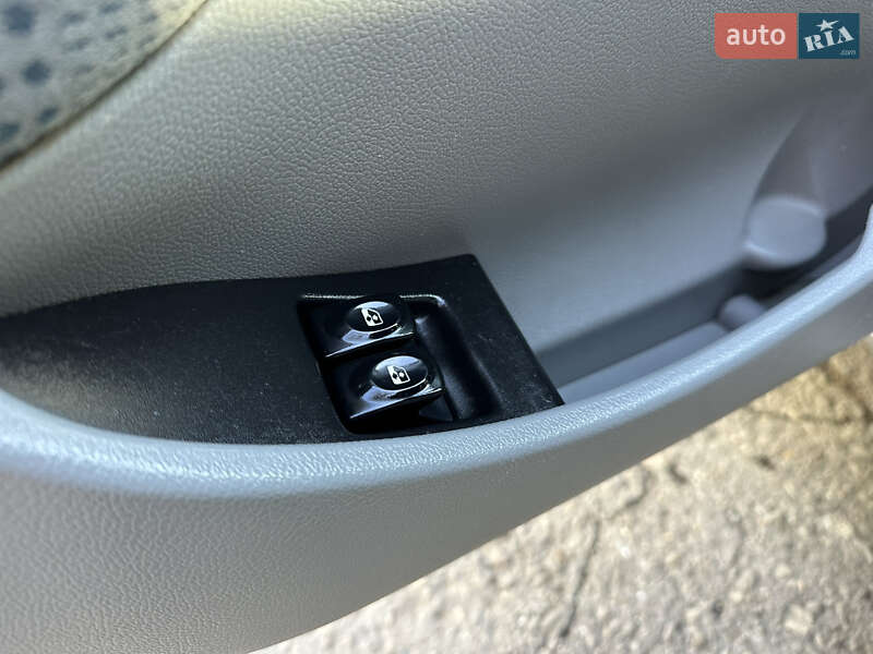 Мінівен Renault Kangoo 2004 в Чернівцях