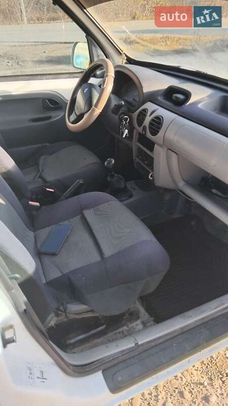 Вантажний фургон Renault Kangoo 2000 в Путилі