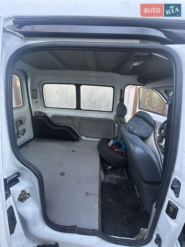 Минивэн Renault Kangoo 2005 в Снятине