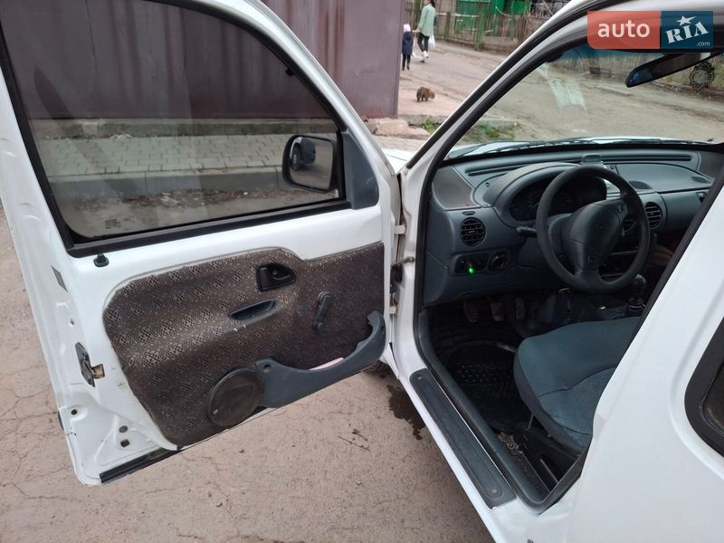 Минивэн Renault Kangoo 2000 в Косове фото 8 Минивэн Renault Kangoo 2000 в Косове