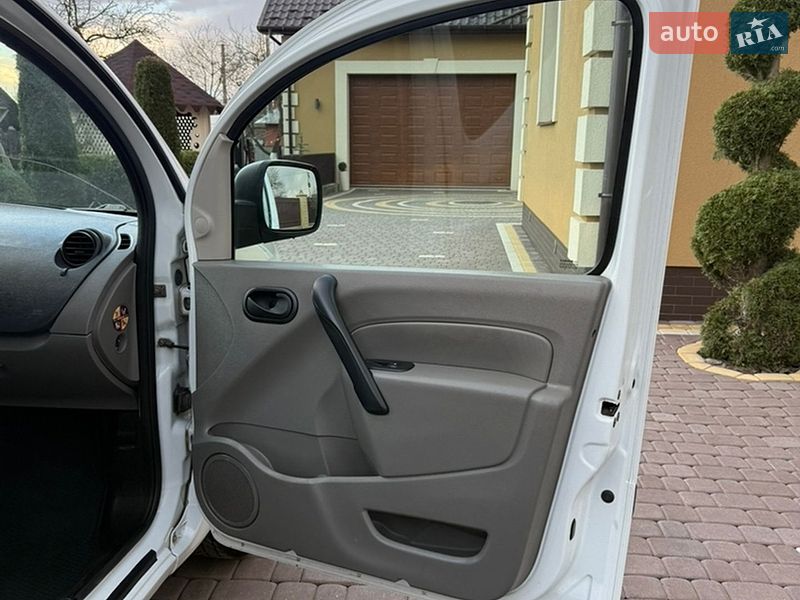 Минивэн Renault Kangoo 2009 в Косове