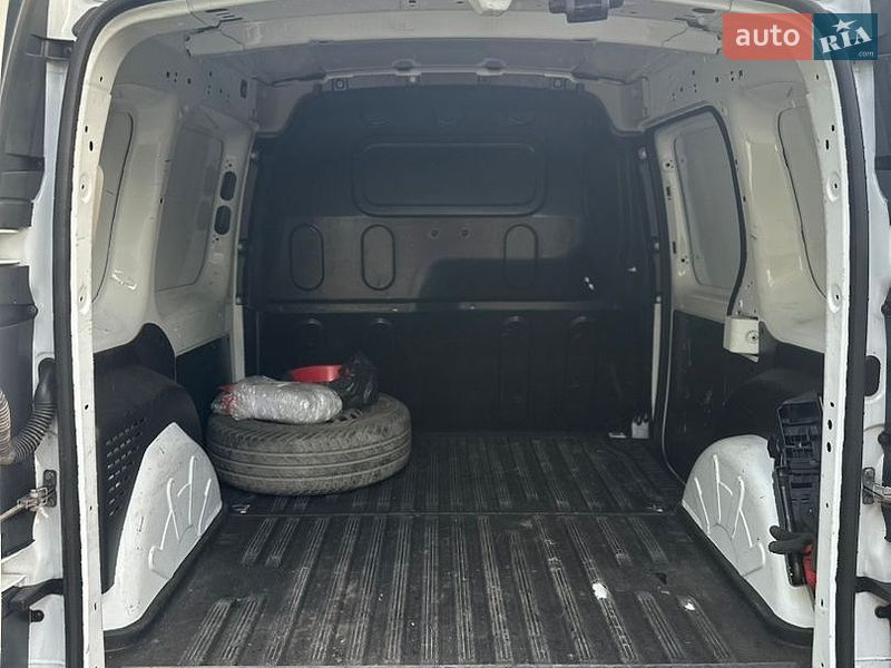 Вантажний фургон Renault Kangoo 2016 в Рівному