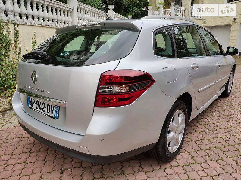 Универсал Renault Laguna 2010 в Ровно