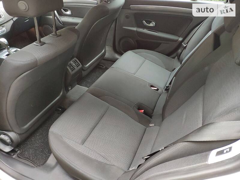 Универсал Renault Laguna 2010 в Ровно