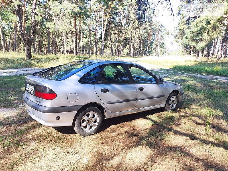 Хетчбек Renault Laguna 1998 в Ромнах