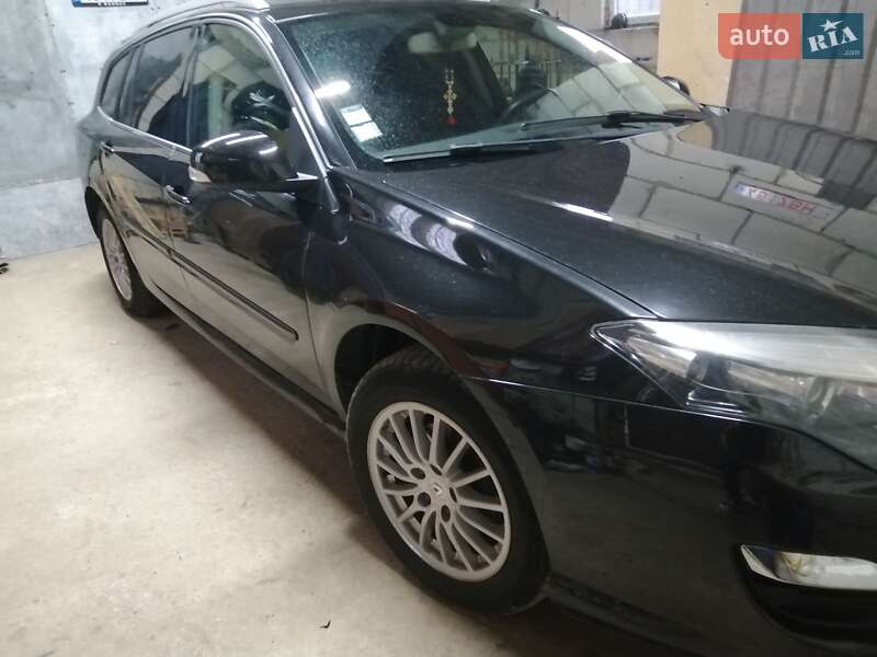 Универсал Renault Laguna 2011 в Ровно