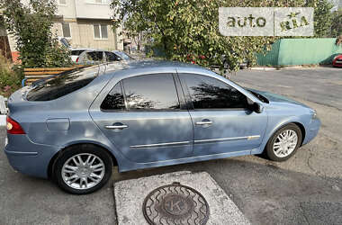 Лифтбек Renault Laguna 2005 в 