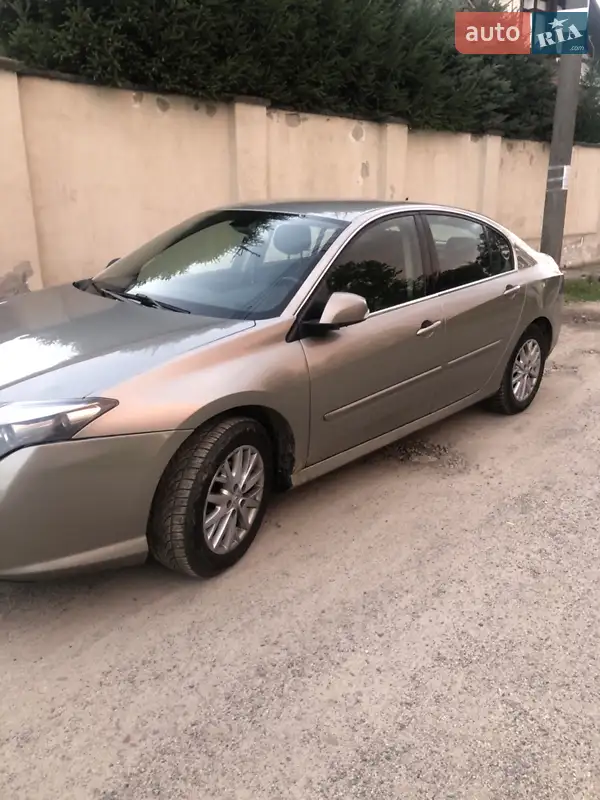 Лифтбек Renault Laguna 2013 в 