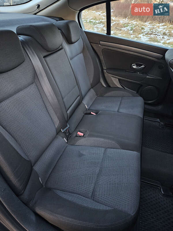 Лифтбек Renault Laguna 2009 в Виноградове