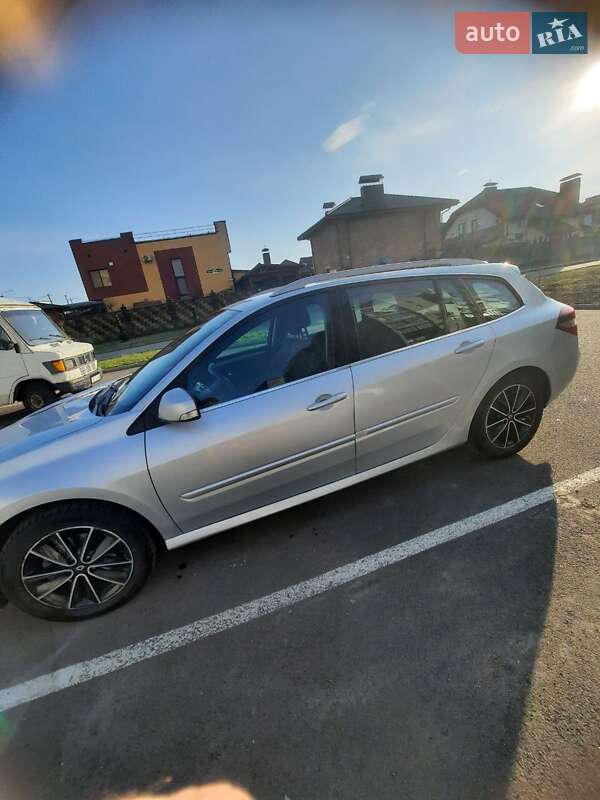 Универсал Renault Laguna 2011 в Ровно