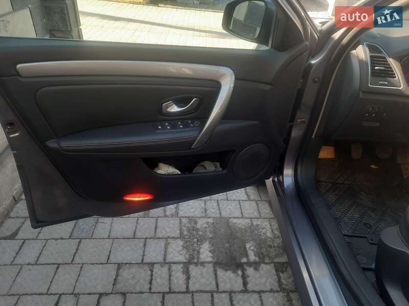 Универсал Renault Laguna 2011 в Ровно