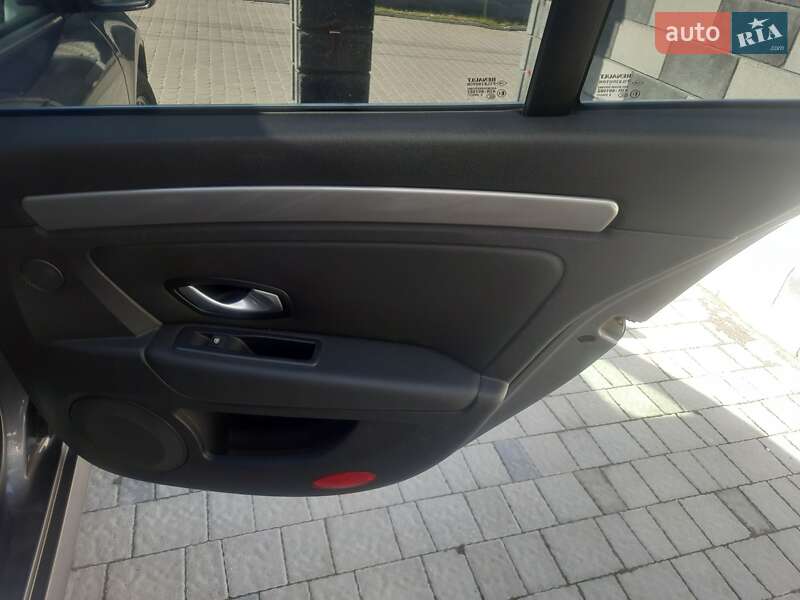 Универсал Renault Laguna 2011 в Ровно