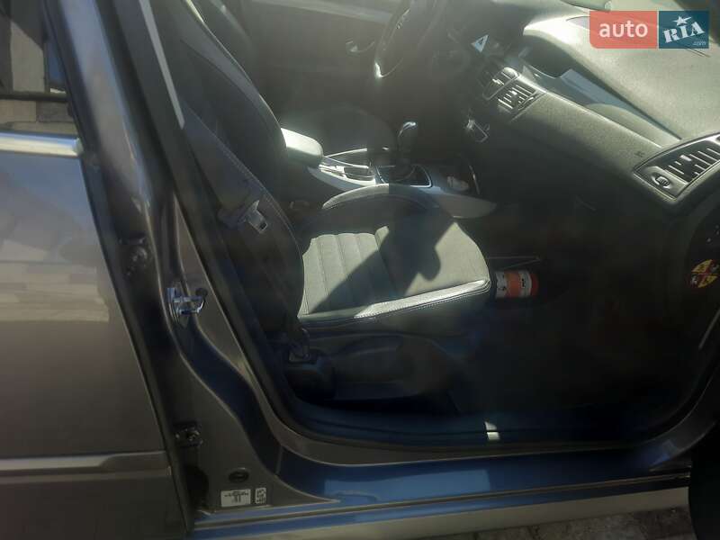 Универсал Renault Laguna 2011 в Ровно