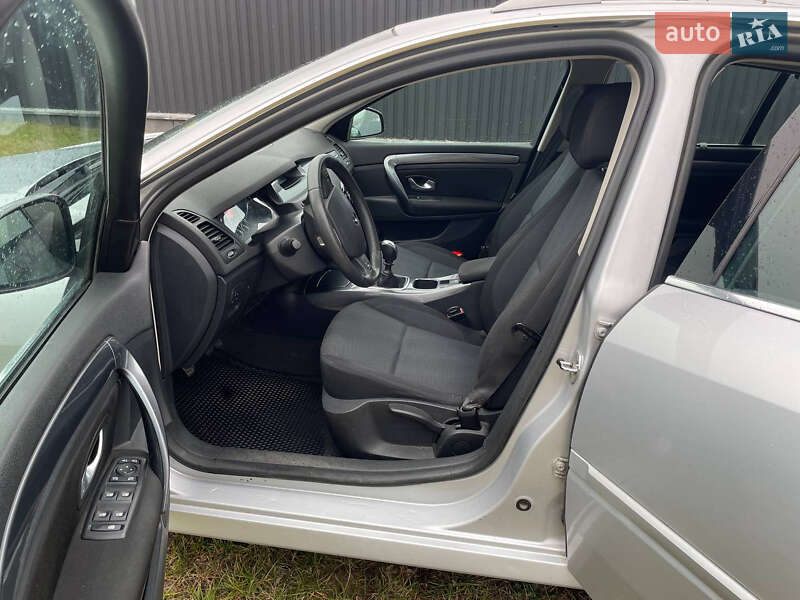 Универсал Renault Laguna 2010 в Костополе