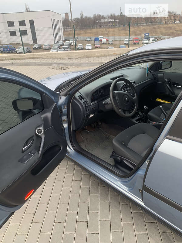 Лифтбек Renault Laguna 2005 в Ровно