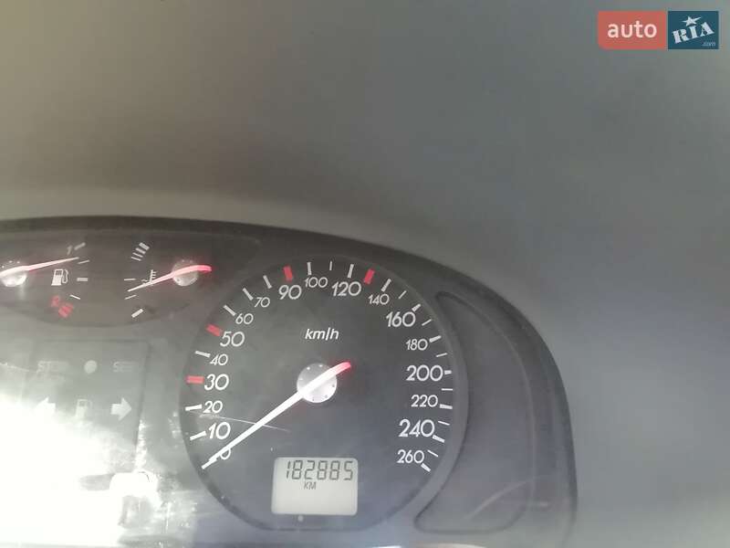 Ліфтбек Renault Laguna 2001 в Монастирищеві