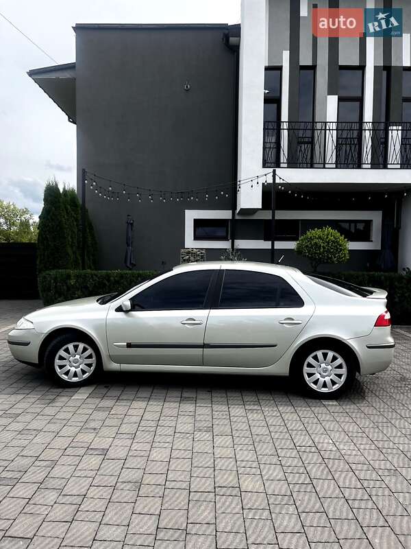 Ліфтбек Renault Laguna 2001 в Стрию