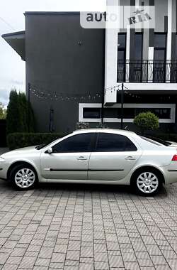 Ліфтбек Renault Laguna 2001 в Стрию