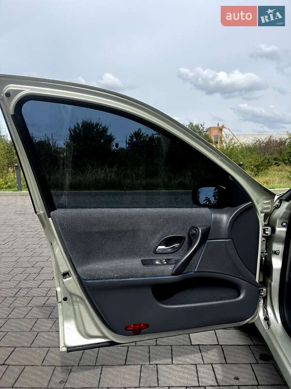 Ліфтбек Renault Laguna 2001 в Стрию
