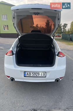Лифтбек Renault Laguna 2013 в 