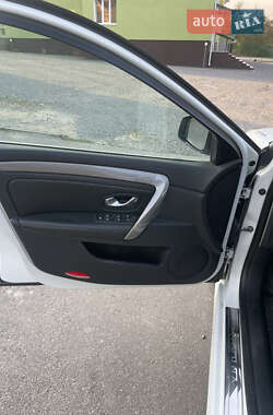 Лифтбек Renault Laguna 2013 в 