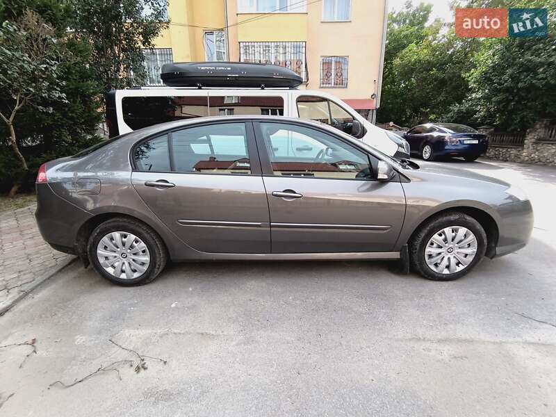 Лифтбек Renault Laguna 2009 в 