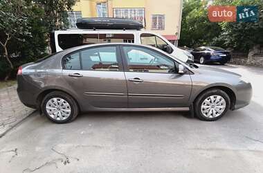 Лифтбек Renault Laguna 2009 в 