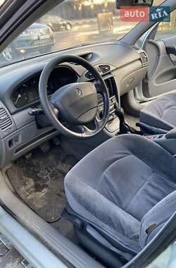 Ліфтбек Renault Laguna 2001 в Чернівцях