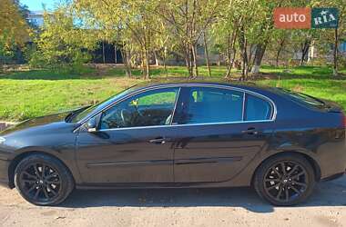 Лифтбек Renault Laguna 2012 в 