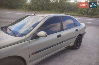 Ліфтбек Renault Laguna 1999 в Чернівцях