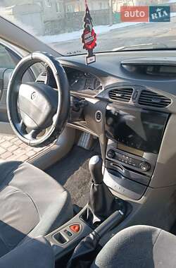 Ліфтбек Renault Laguna 2002 в Хмільнику