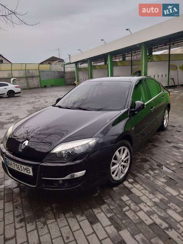 Лифтбек Renault Laguna 2011 в 