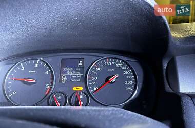 Лифтбек Renault Laguna 2011 в 
